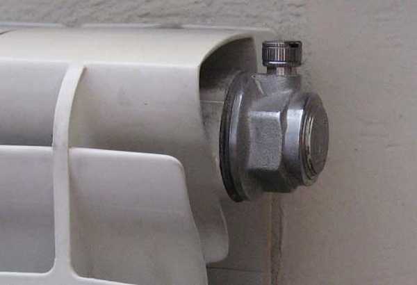 Автоматичният отвор за въздух на радиатора може да бъде малък