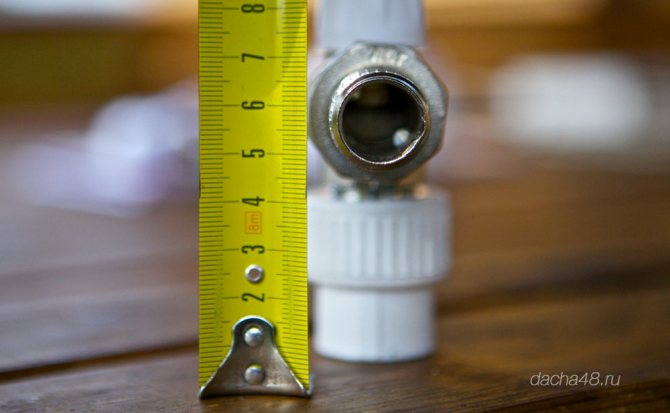 Център на крана. Разстояние от стената