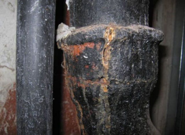 как да залепите канализационната чугунена тръба