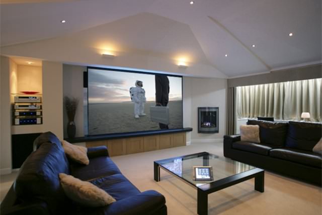 Чрез кабелна или безжична комуникация можете да контролирате каквото и да било, всеки елемент от набор от домакински уреди