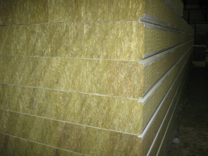 Което е по-топло от пяна или минерална вата