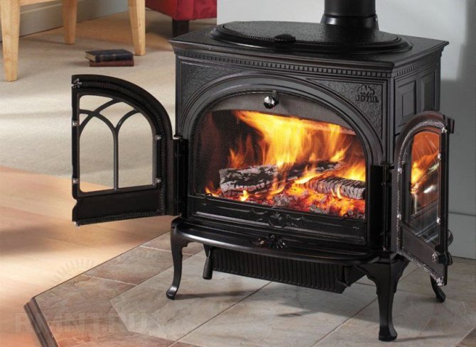 Камина на дърва с открито огнище