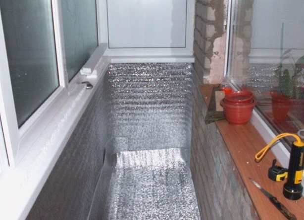 фолио върху пенофол