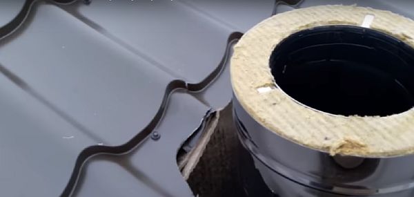 Снимка. Изолация на сандвич тръба