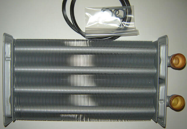 газов котел за отопление на апартамент двуконтурна стена