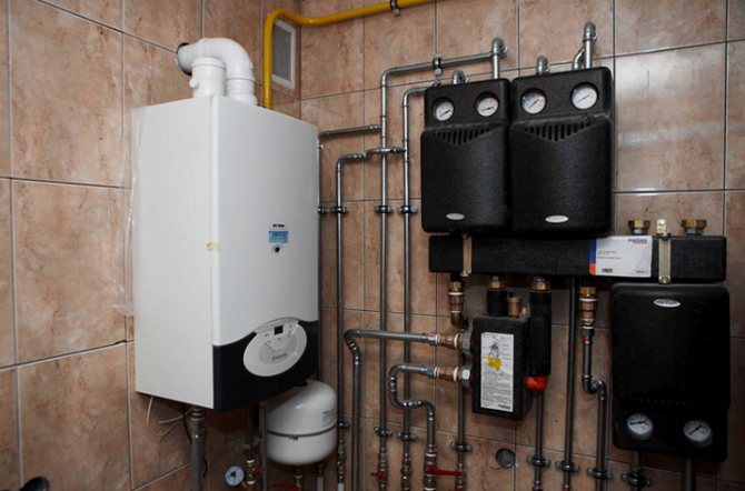 Газов котел на стената на пещта