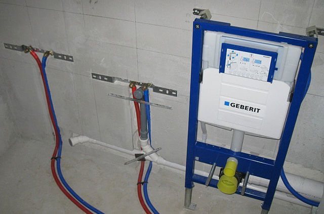 как да свържете тръбите на REHAU