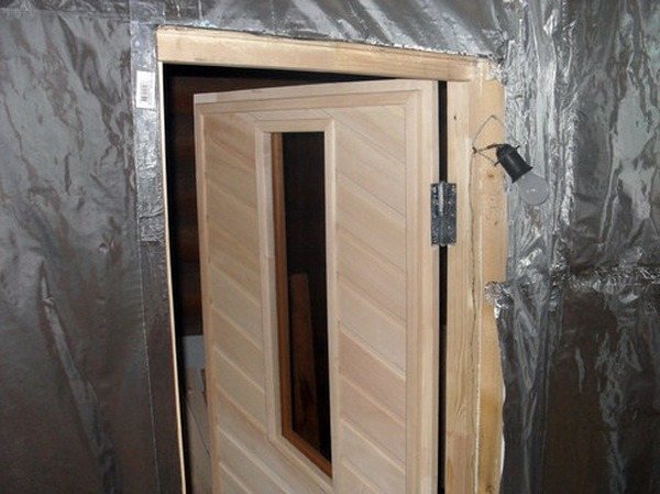 Монтаж на фолио в парната баня