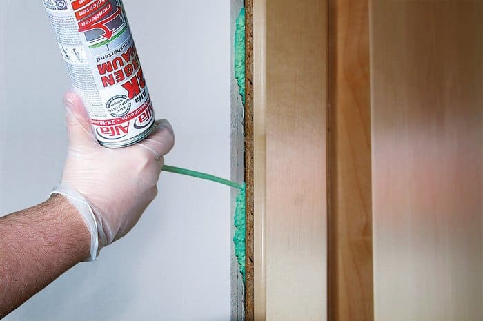 Пяна за входни врати