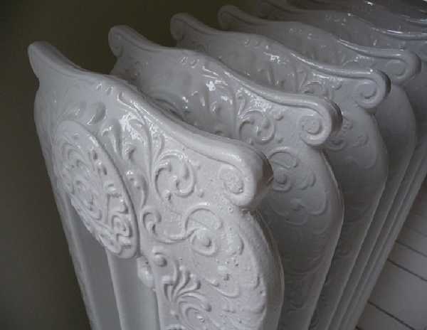 На идеална повърхност е по-добре да използвате лъскави или полугланцови бои - те не посивяват с времето