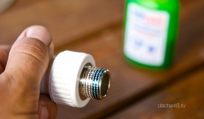 Нанесете сгъваем лепилен уплътнител