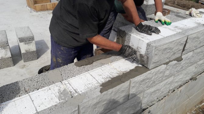 Характеристики на зидария от трислойни блокове Teplosten