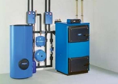 Пример за монтиране на устройството върху твърдо гориво Buderus в раздел