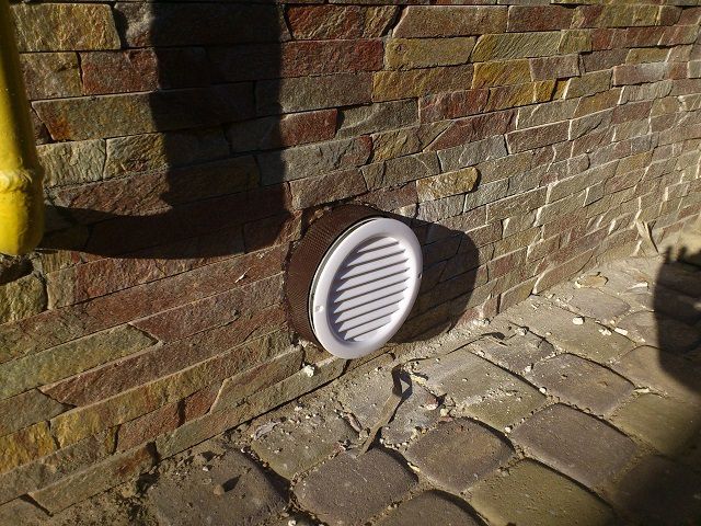 Входна тръба, поета от скара