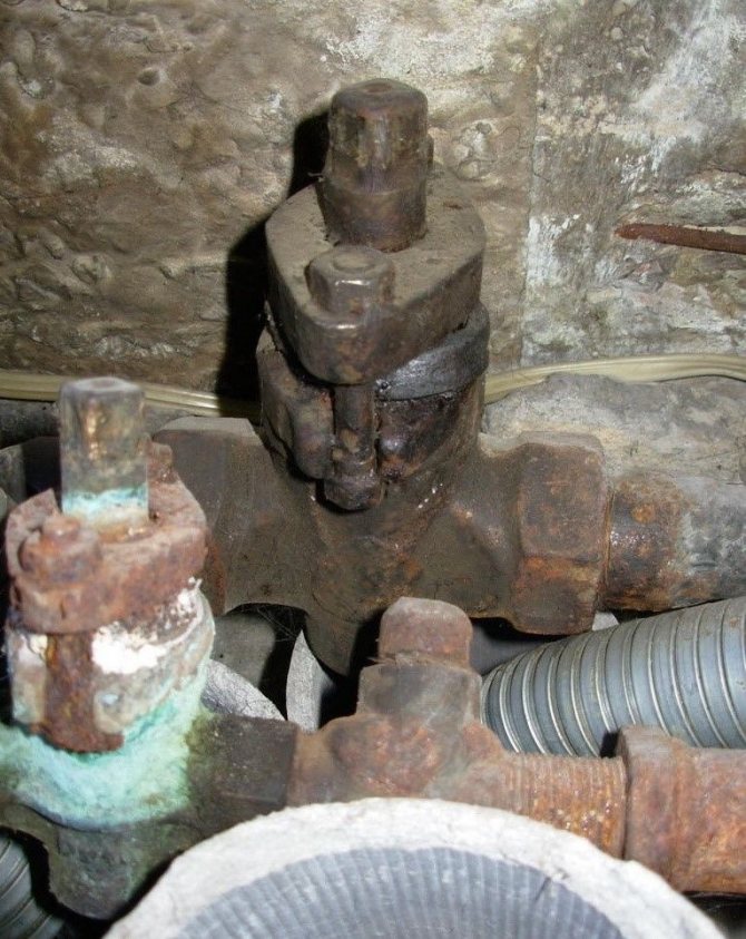 Вентилът на запушалката е затворен с ключ