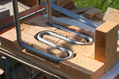 регистрите са вградени в зидарията на ядрото