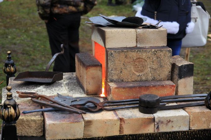 Домашна тухлена ковачка