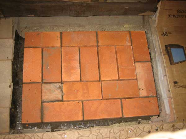 Най-важното при изграждането на пещ е да се оформи здрава основа.