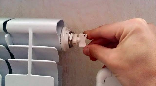 изпускайте въздух от радиатора