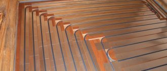 Под с топла вода: върху дървена основа, как да се полага дъската, полагане и монтаж по финландска технология