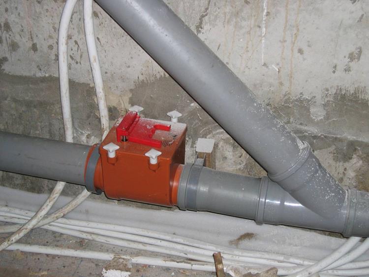 Канализационна тръба