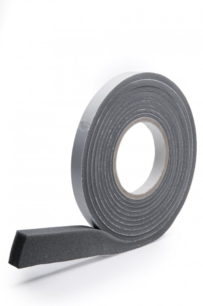 Уплътнение за врати (51 снимки): гумени и магнитни за дървена и метална входна врата, как да изберем уплътнителна лента