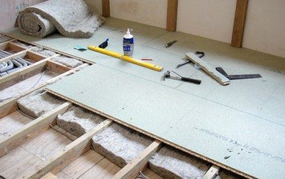 Изолирайте пода в дървена къща със собствените си ръце