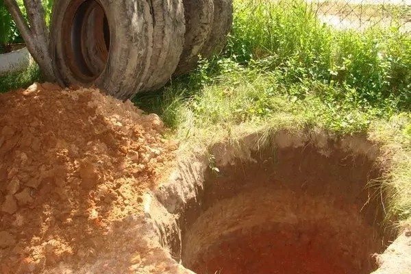 Изгребна яма от автомобилни гуми