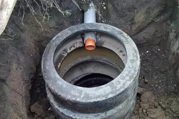 Изгребна яма от автомобилни гуми