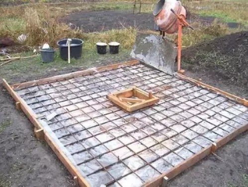 Тухлена помийна яма